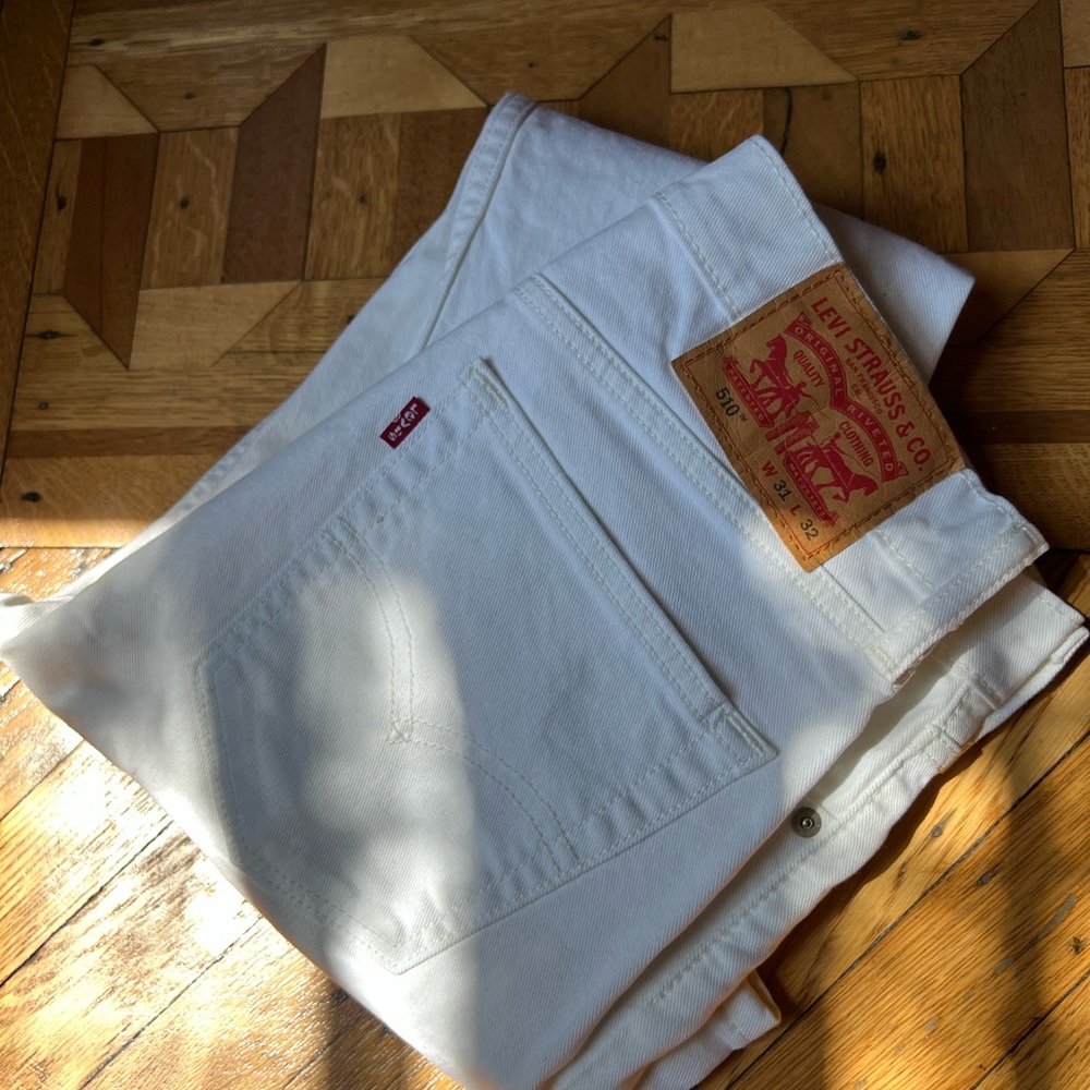 Levi’s 510 white jeans. Never worn (except here) Size 31 waist and 32 length.